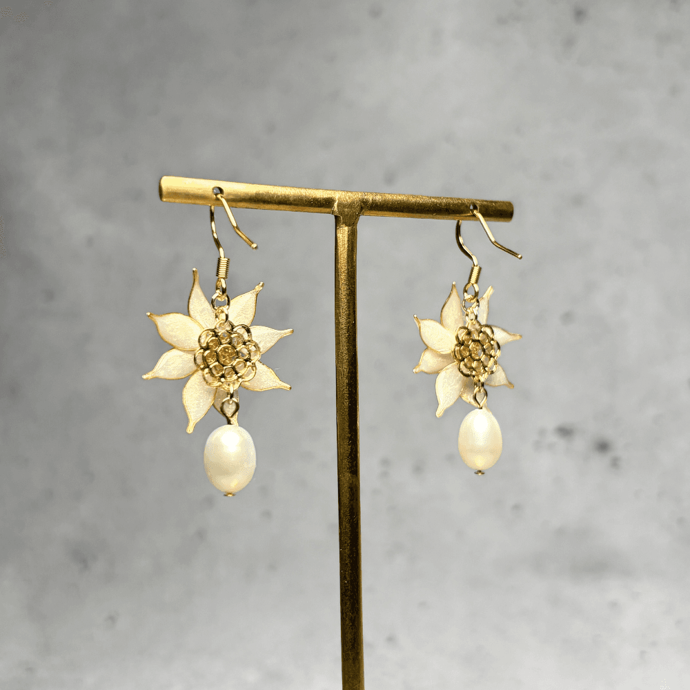 【ポインセチア】ピアス／一輪／シャンパンゴールド／クリスマス／金属アレルギー対応／サージカルステンレス／冬新作／受注生産 | 10枚目